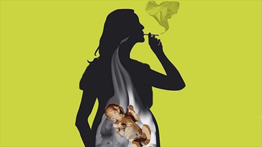 Resultat d'imatges de embarazadas fumando