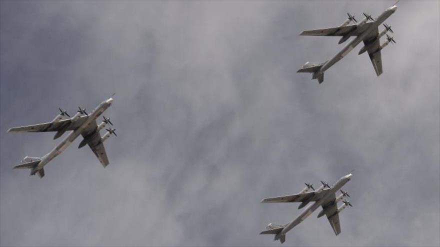 Vídeo: Bombarderos rusos lanzan misiles de crucero en Siria - Hispan TV (Comunicado de prensa)