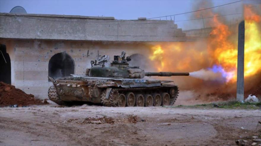 Un tanque del Ejército de Siria durante operaciones en la ciudad de Daraa, en sur del territorio sirio.