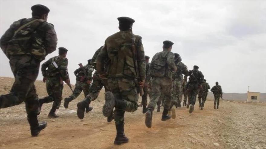 Fuerzas sirias reciben entrenamiento por las fuerzas especiales de Rusia en las afueras de Damasco.