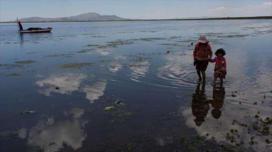 Titicaca, el mítico lago inca, convertido en una cloaca contaminada - Hispan TV (Comunicado de prensa)