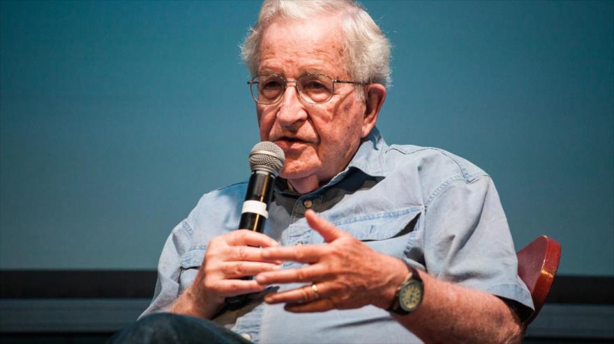 El célebre académico y politólogo estadounidense Noam Chomsky.