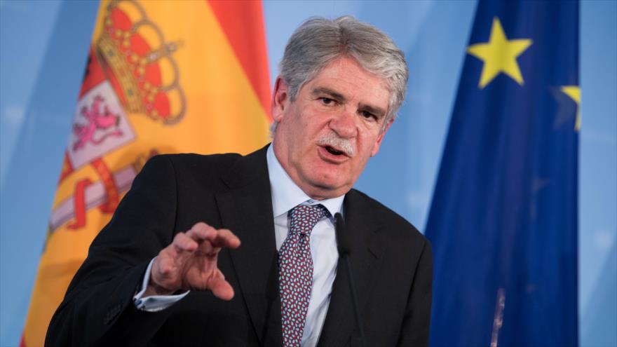 El ministro de Exteriores español, Alfonso Dastis, ofrece una rueda de prensa conjunta con su homólogo alemán, Sigmar Gabriel (fuera de la imagen), en Berlín, la capital germana, 28 de marzo de 2017.