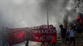 Estudiantes chilenos protestan por una reforma en educación