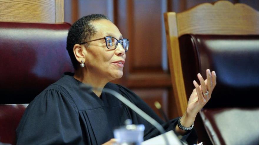 Sheila Abdus-Salaam, la primera jueza musulmana de EE.UU. durante una audiencia judicial.