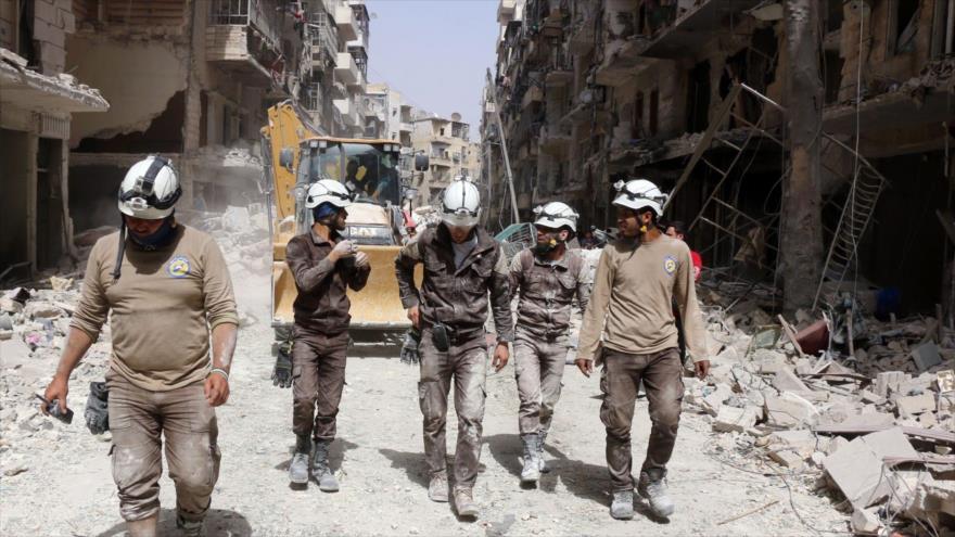 Miembros de la organización de Cascos Blancos, que opera en Siria haciéndose pasar por una oenegé humanitaria.