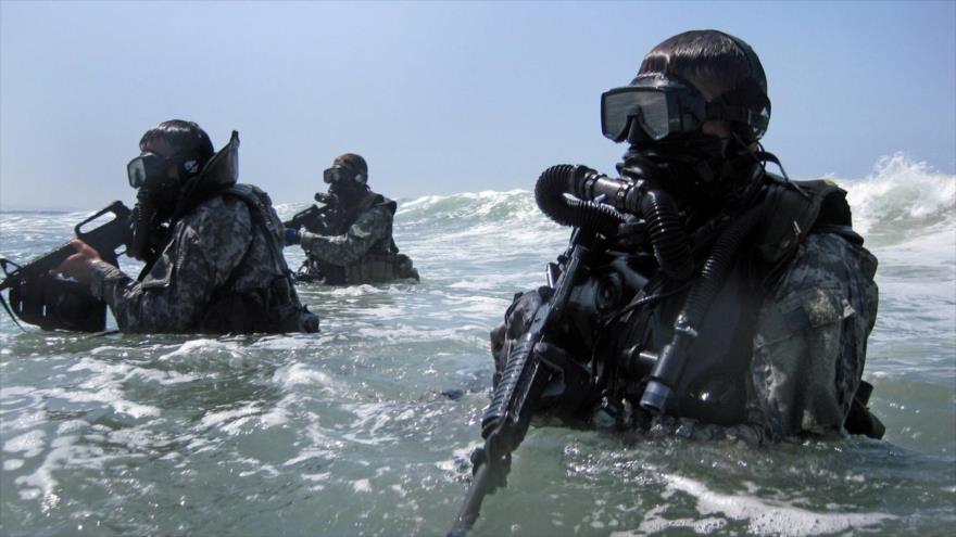 Miembros de los Navy Seals (equipos mar, aire y tierra de la Armada de los Estados Unidos).