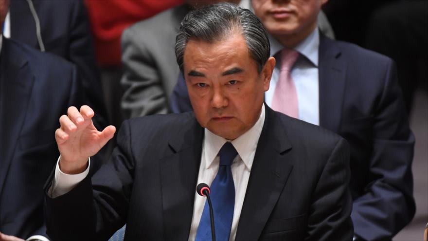 El canciller chino Wang Yi habla durante una sesión del Consejo de Seguridad de las Naciones Unidas, 28 de abril de 2017