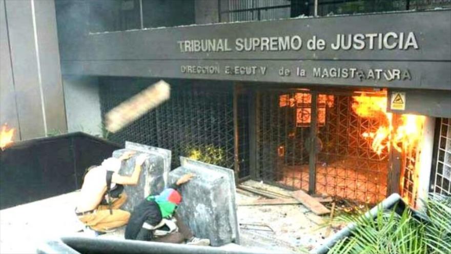 Atacan sede del Ministerio de Hábitat y Vivienda en el municipio Chacao Atacan sede del Ministerio de Hábitat y Vivienda en el municipio Chacao