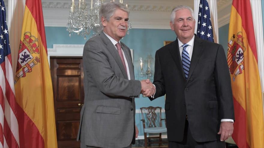 El ministro de Asuntos Exteriores de España, Alfonso Dastis (izq.) y su homólogo estadounidense, Rex Tillerson, Washington D.C., 29 de junio de 2017.
