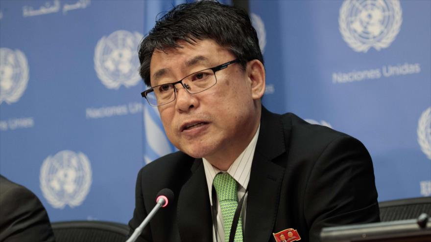 El embajador adjunto norcoreano ante las Naciones Unidas, Kim In-ryong, en una sesion de la ONU, Nueva York, EE.UU., 13 de marzo de 2017.