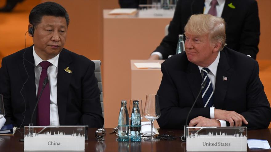 El presidente de China, Xi Jinping (izda.), y su par de EE.UU., Donald Trump, en una sesión de la cumbre del G20 en Alemania, 7 de julio de 2017.