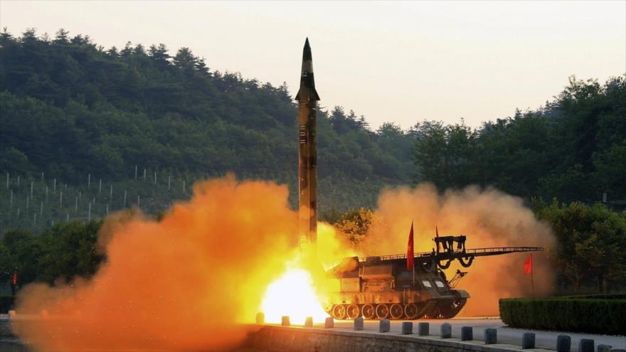 Corea del Norte prueba un cohete balístico equipado con un sistema de guía de precisión.