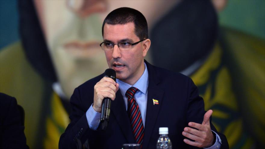 El canciller de Venezuela Jorge Arreaza habla en Caracas 12 de agosto de 2017