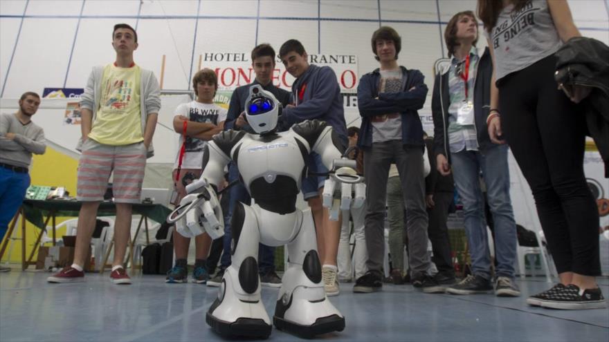 Exhibición de robots escolares en Colindres (España).