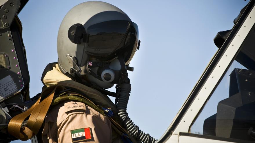 Un piloto de las Fuerzas Aéreas de los Emiratos Árabes Unidos (EAU).
