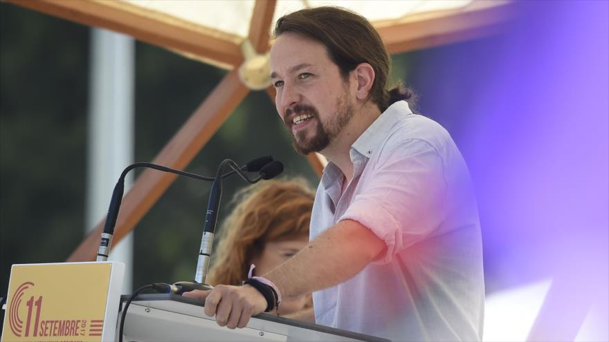 El líder de Podemos, Pablo Iglesias, ofrece un discurso en un mitin en el emblemático parque de Can Zam, Barcelona, 11 de septiembre de 2017.