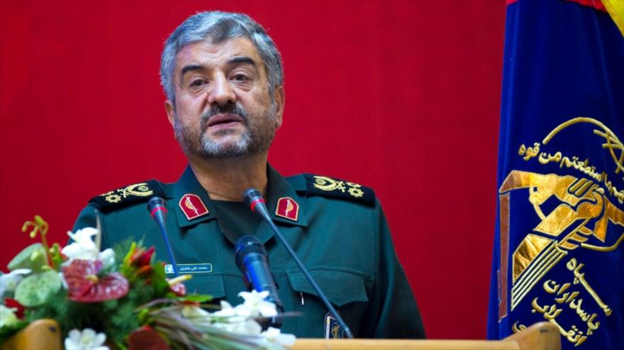El comandante en jefe del CGRI, el general de división Mohamad Ali Yafari, durante una rueda de prensa en Teherán, capital de Irán.
