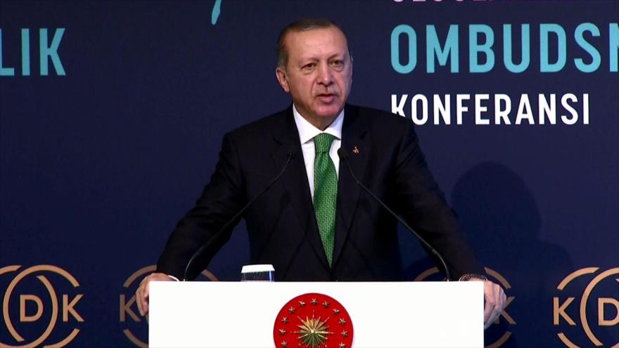 El presidente de Turquía, Recep Tayyip Erdogan, ofrece un discurso en Estambul, 25 de septiembre de 2017.