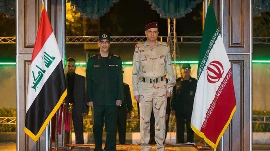 El jefe del Estado Mayor de las Fuerzas Armadas de Irán, Mohamad Husein Baqeri (izda.), y su par iraquí, Othman al-Ghanmi, 27 de septiembre de 2017.