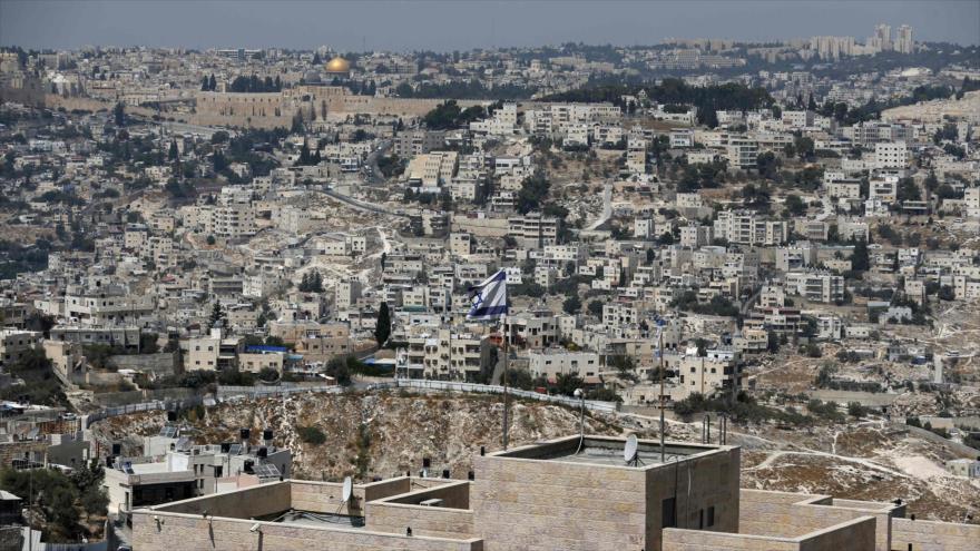 En la imagen se ve el barrio Yabel Mukaber en el este Al-Quds (Jerusalén) ocupada por Israel con un asentamiento ilegal en primer plano.