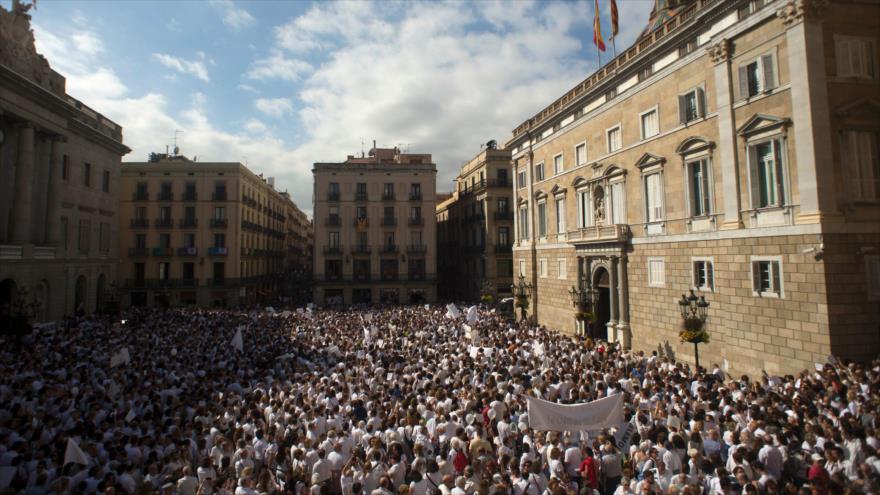 Dos manifestaciones por Cataluña dividieron a España este sábado Dos manifestaciones por Cataluña dividieron a España este sábado