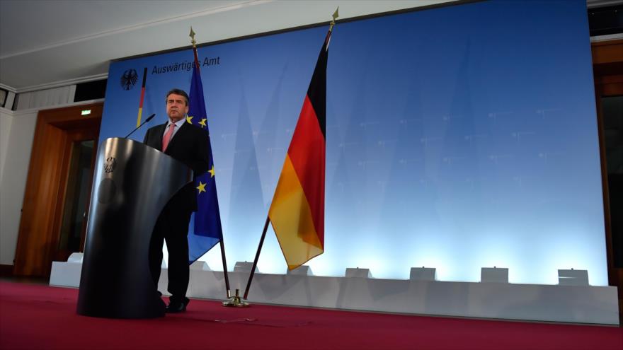 El ministro alemán de Exteriores, Sigmar Gabriel, en una conferencia de prensa expresa su apoyo al pacto nuclear con Irán, Berlín, 9 de octubre de 2017.