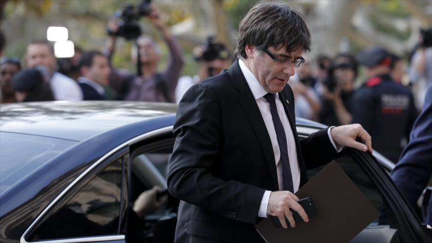 El presidente de la Generalitat Carles Puigdemont llega al Parlament de Cataluña 10 de octubre de 2017