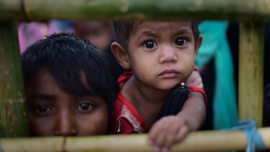 Niños rohingyas en el campamento de refugiados de Thyangkhali en Teknaf, Bangladés, 8 de octubre de 2017.