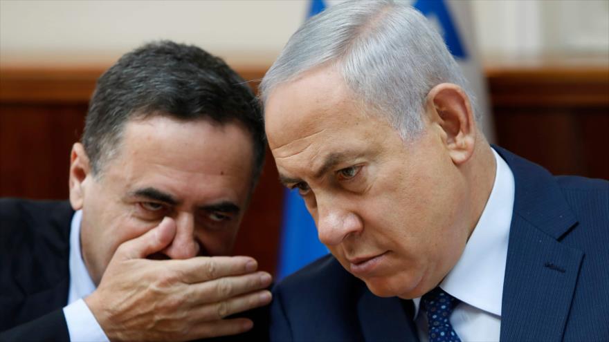 El premier israelí, Benyamin Netanyahu (dcha.), junto a su ministro de servicios de inteligencia, Yisrael Katz, en una reunión celebrado en septiembre de 2017.