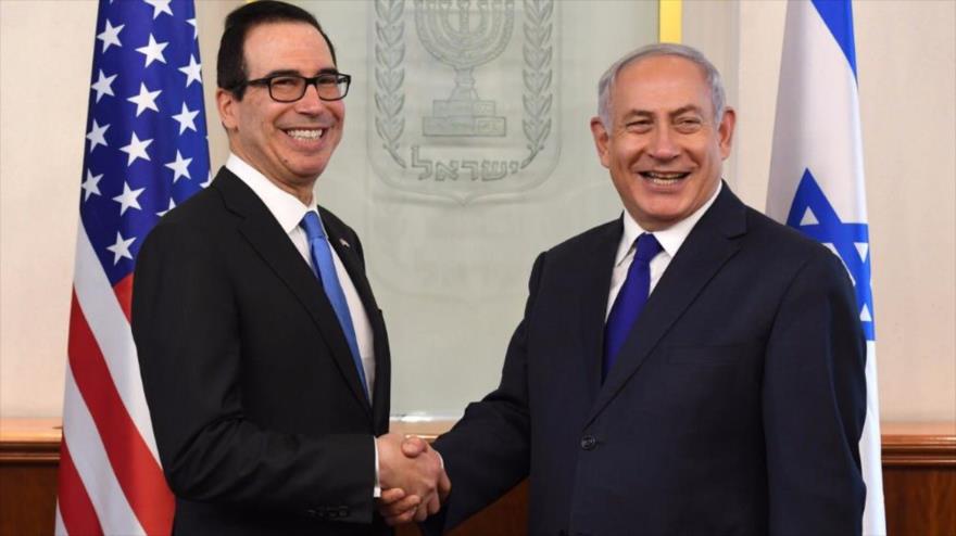 El premier israelí, Benyamin Netanyahu, junto con el secretario del Tesoro de EE.UU., Steven Mnuchin, 26 de octubre de 2017.