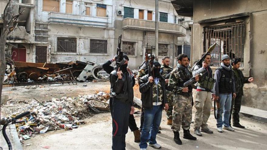 Insurgentes del grupo terrorista Hayat Tahrir al-Sham, rama de Al-Qaeda en Siria, en Idlib.