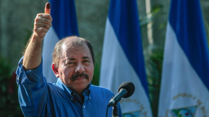 El presidente de Nicaragua el sandinista, Daniel Ortega, tras votar en los comicios municipales, 5 de noviembre de 2017.
