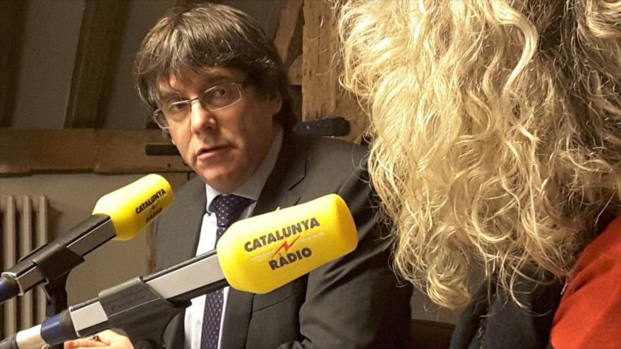 El destituido presidente catalÃ¡n, Carles Puigdemont, en una entrevista exclusiva con la Catalunya RÃ dio, 7 de noviembre de 2017.