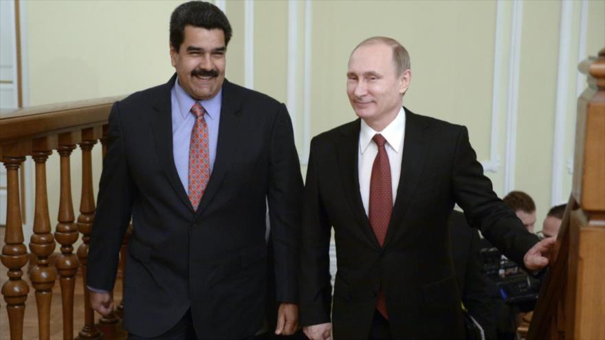 El presidente de Venezuela, Nicolás Maduro (izda.), y su homólogo ruso, Vladimir Putin, Moscú, 15 de enero de 2015.