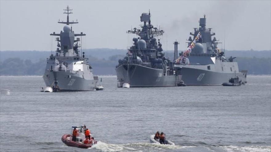 Buques de guerra de Rusia, anclados en una bahía de la base en Baltiysk en el mar Báltico.