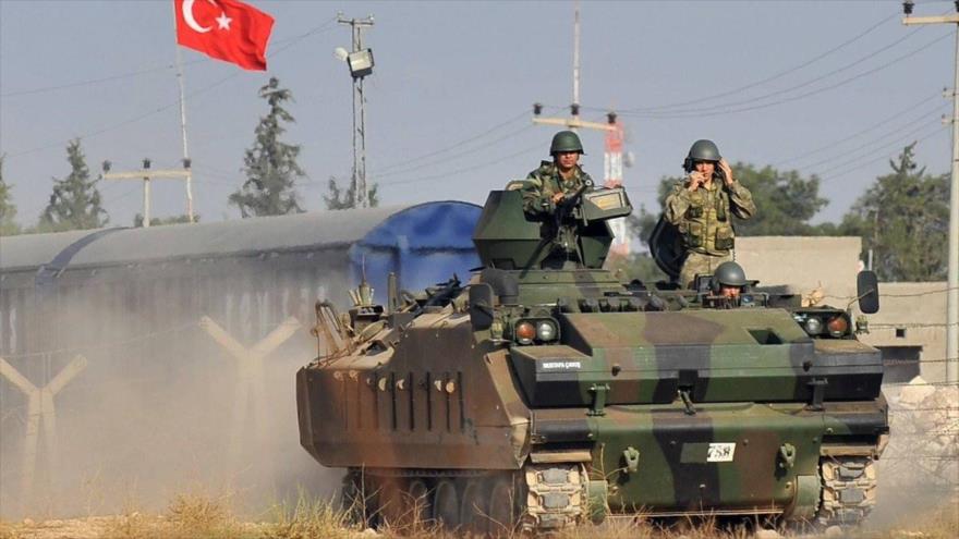 Fuerzas del Ejército turco desplegadas cerca de la frontera con Siria.