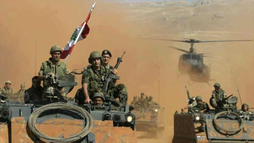 Soldados, vehículos blindados y helicópteros de las Fuerzas Armadas de El Líbano.