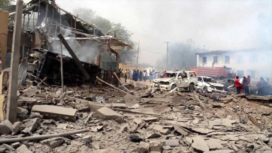 Escenario de la explosión de un coche bomba en la ciudad de Jimeta, en el estado de Adamawa, noreste de Nigeria, 25 de febrero de 2016.
