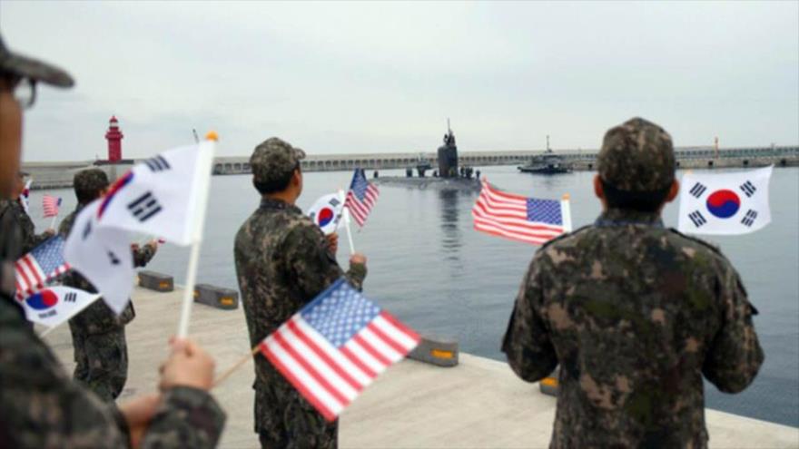El submarino USS Mississippi llega a la Base Naval Jeju de Corea del Sur como parte de una visita portuaria, 22 de noviembre de 2017.