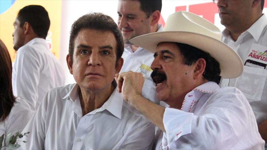 El expresidente hondureño Manuel Zelaya (dcha.) junto al candidato presidencial, Salvador Nasralla, 6 de agosto de 2017.