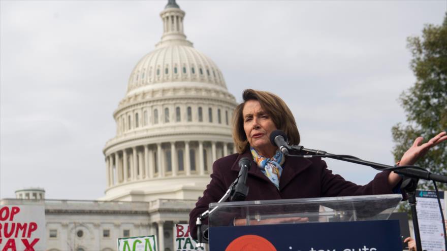 Nancy Pelosi, lÃ­der demÃ³crata en la CÃ¡mara de Representantes de EE.UU., habla en una protesta antigubernamental, 15 de noviembre de 2017.