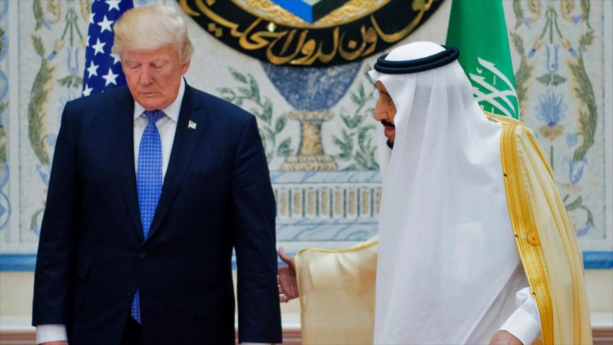 El presidente de EE.UU., Donald Trump (izda.), y el rey saudí, Salman bin Abdulaziz Al Saud, en Riad, 21 de mayo 2017.