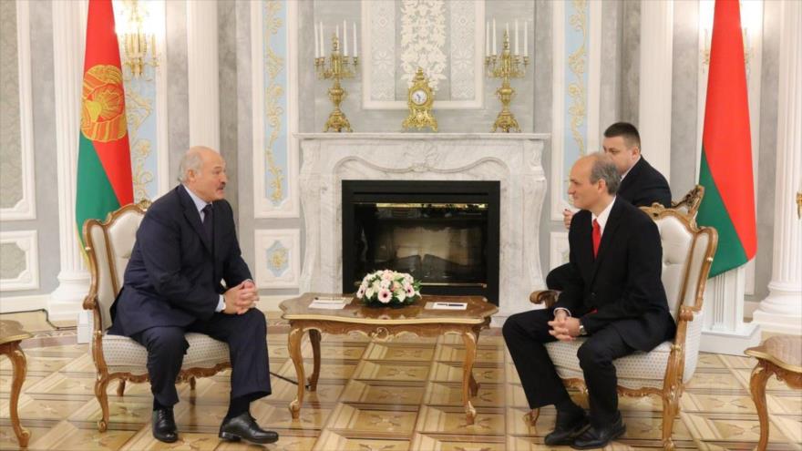 El presidente de Bielorrusia, Alexandr Lukashenko, se reúne con el vicepresidente de Planificación de Venezuela, Ricardo Menéndez, Minsk, 28 de noviembre de 2017.