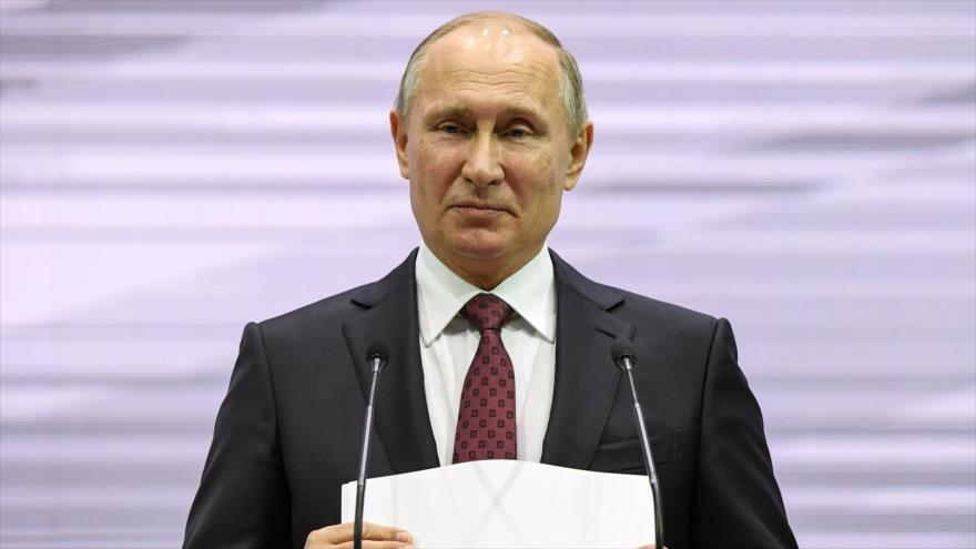 El presidente ruso, Valdimir Putin, ofrece un discurso en el III Congreso de Ferrocarriles de Moscú, 29 de noviembre de 2017.