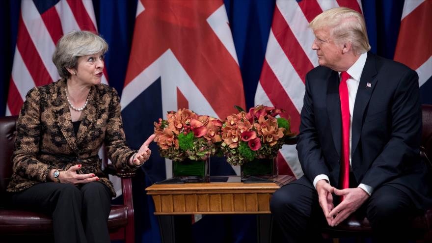 La premier britÃ¡nica, Theresa May, charla con el presidente de EE.UU., Donald Trump, en Nueva York, 20 de septiembre de 2017.