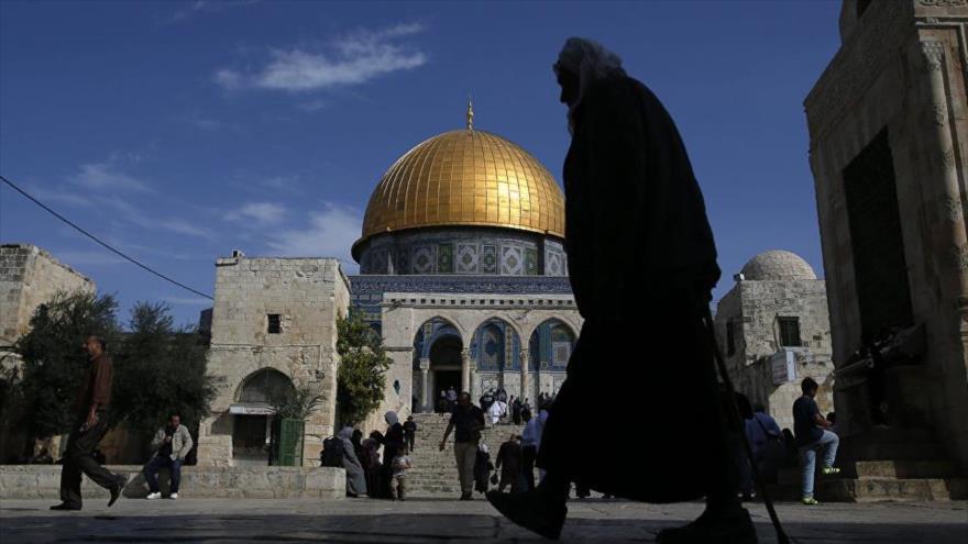 Palestinos en la Explanada de la Mezquita Al-Aqsa, en Al-Quds (Jerusalén).