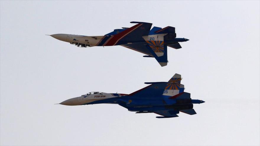 Cazas Su-27 de Rusia vuelan durante un espectáculo aéreo en la isla iraní de Kish, noviembre de 2016.