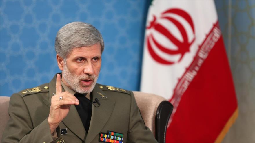 El ministro iraní de Defensa, general de brigada Amir Hatami, pronuncia un discurso en un evento político, Teherán, septiembre de 2017.