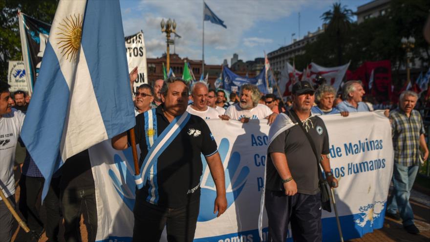 Los veteranos de la guerra de las Malvinas se manifiestan en Buenos Aires durante el 184 aniversario de la ocupación británica de las islas, 3 de enero de 2017.